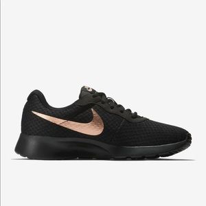 Nike Tanjun like new Black and Rose Gold
